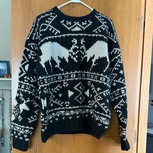 American Eagle Outfitters Black and Cream Crewneck Sweater